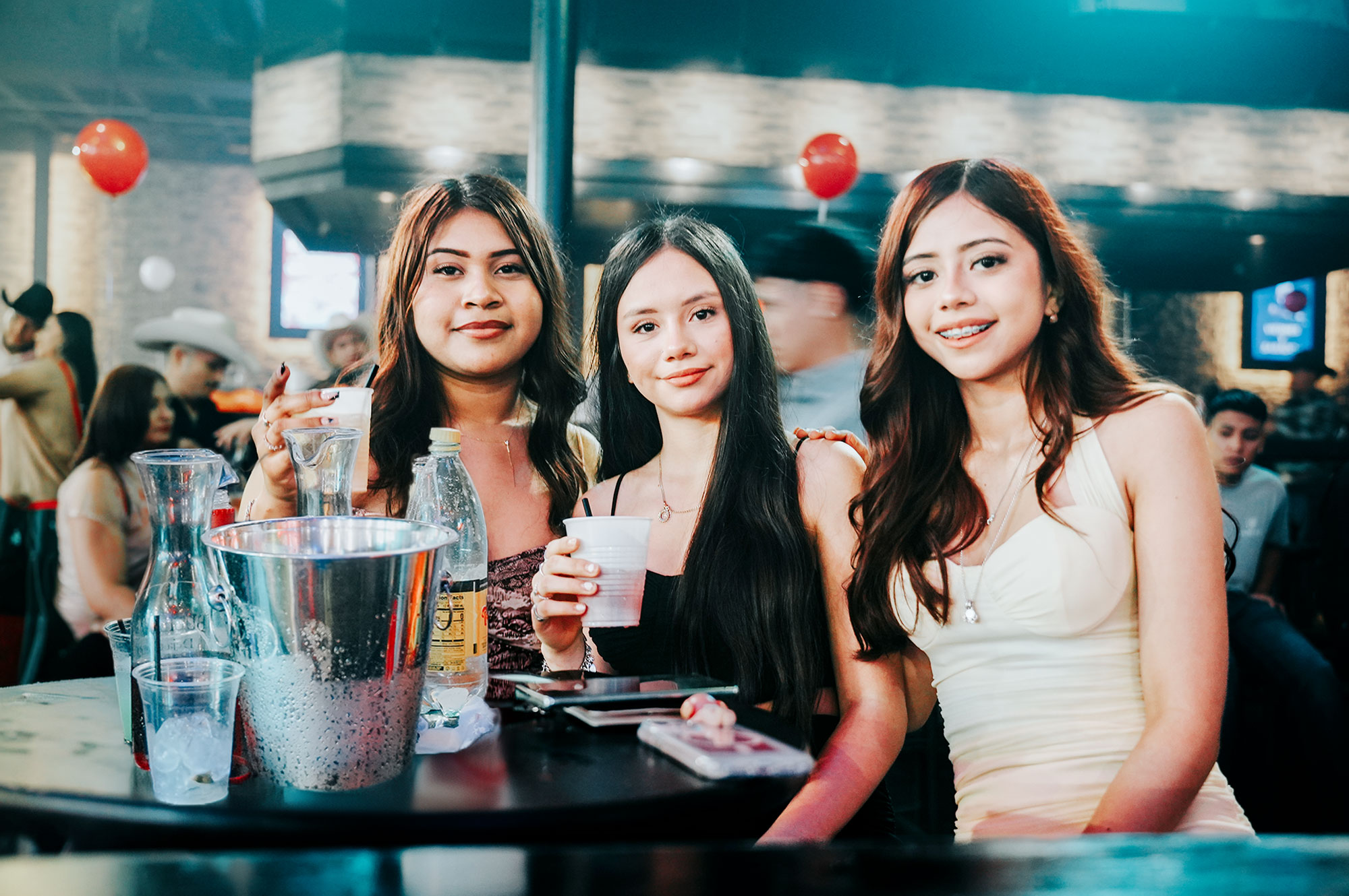 Servicio de botella y mesas VIP en Friday Mix, Escapade 2001 Houston