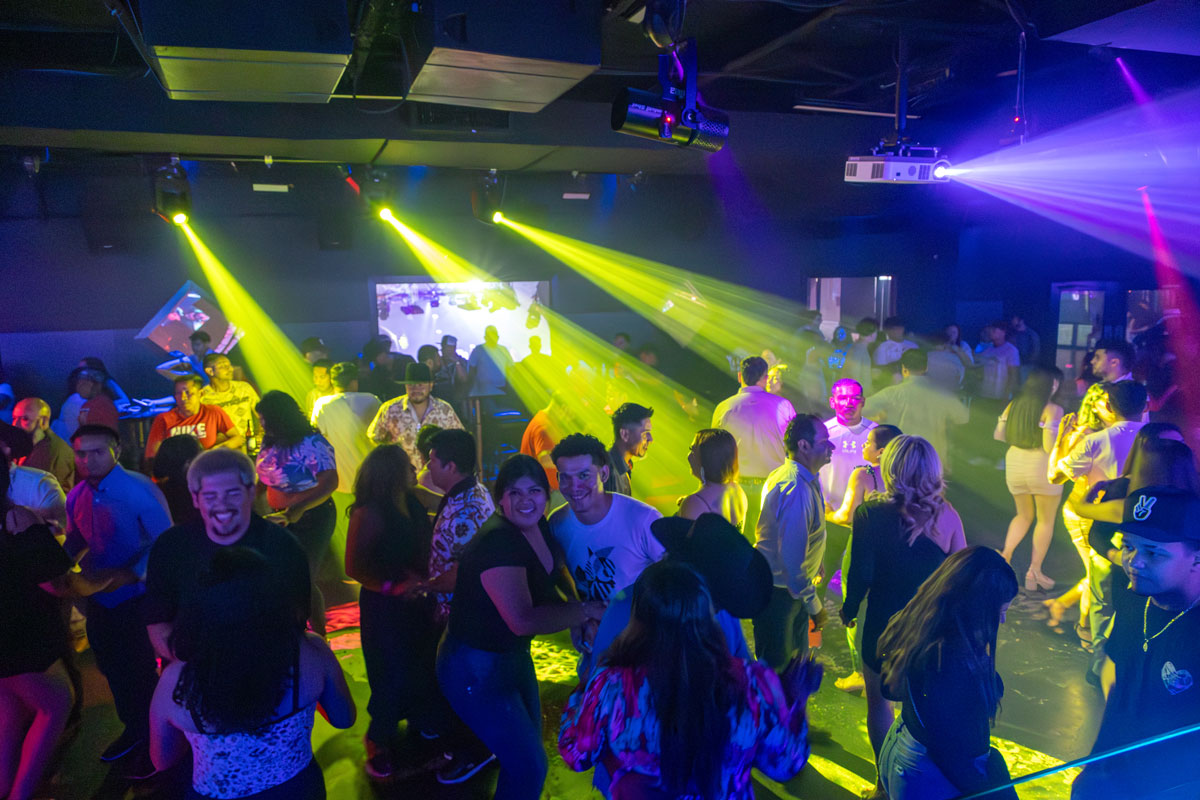 Perspectiva del DJ en Arriba la Vida Houston